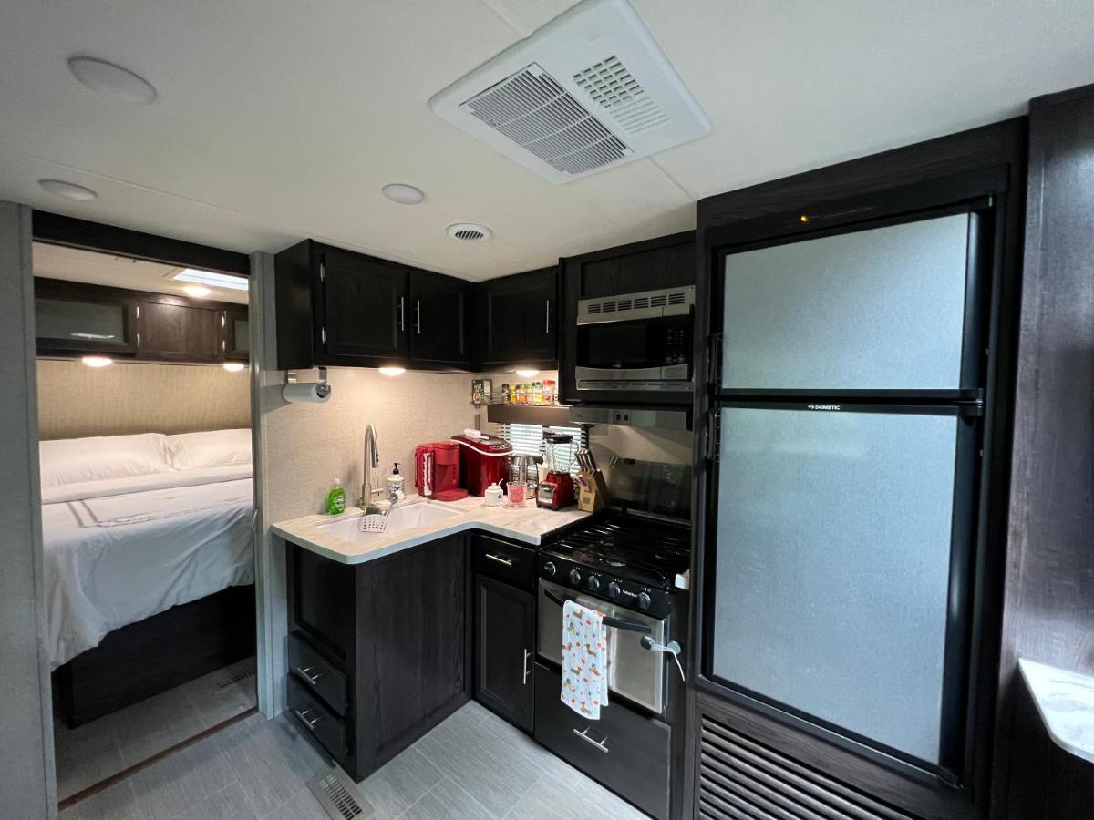 Lake Front Rv Experience Close To Port Canaveral And Kennedy Space Center Hotel Titusville Buitenkant foto