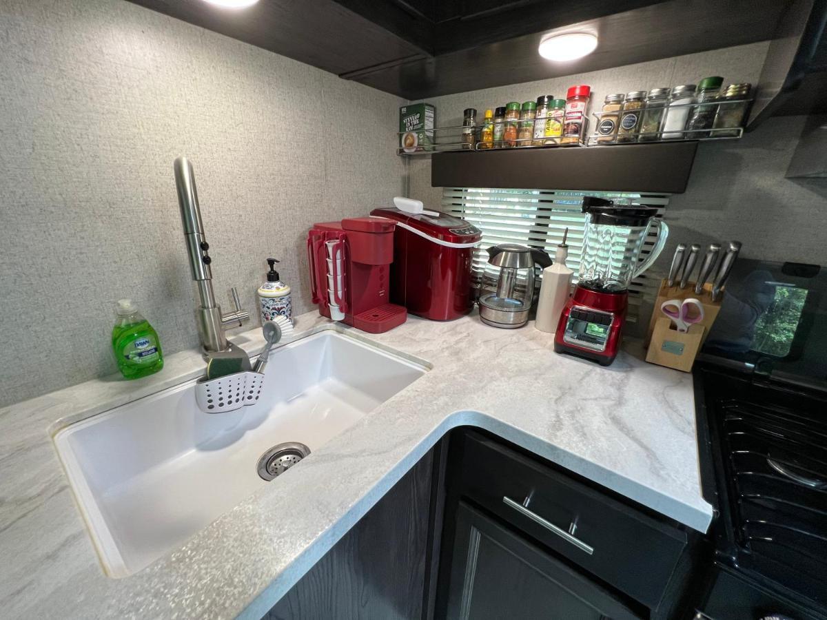 Lake Front Rv Experience Close To Port Canaveral And Kennedy Space Center Hotel Titusville Buitenkant foto